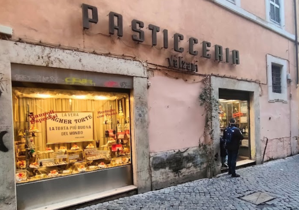Výloha historické cukrárny Pasticceria Valzani v Trastevere