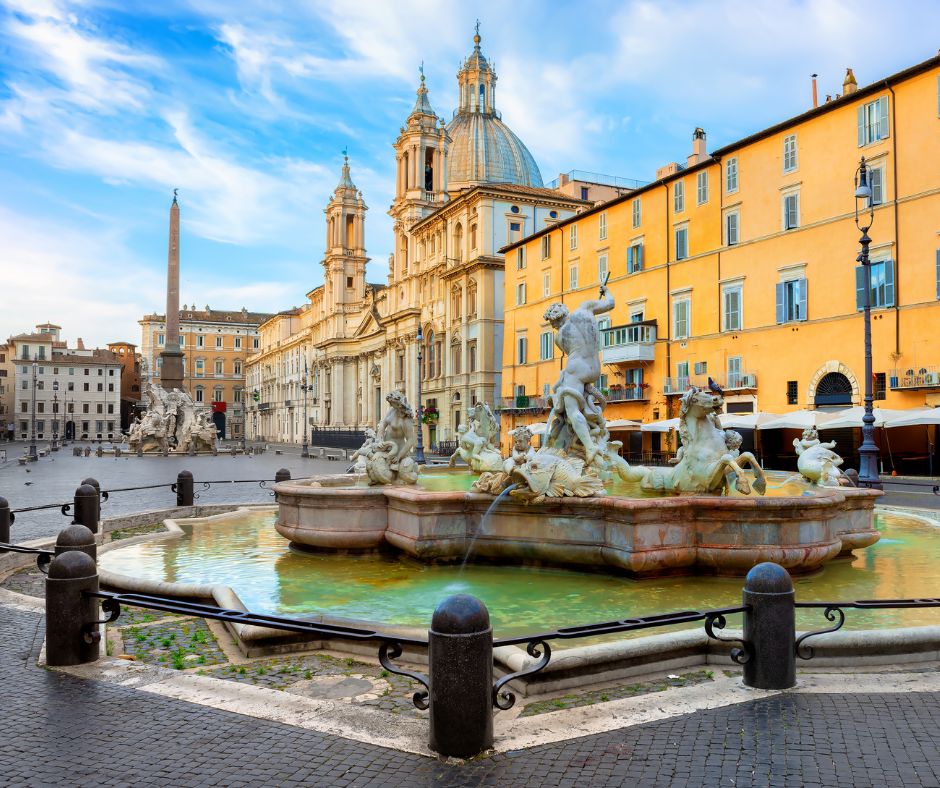 Římské náměstí Piazza Navona s barokními fontánami.